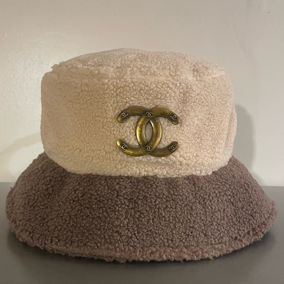 Accessories - NEW Sherpa/Teddy Bear Bucket Hat (Beige/Brown)